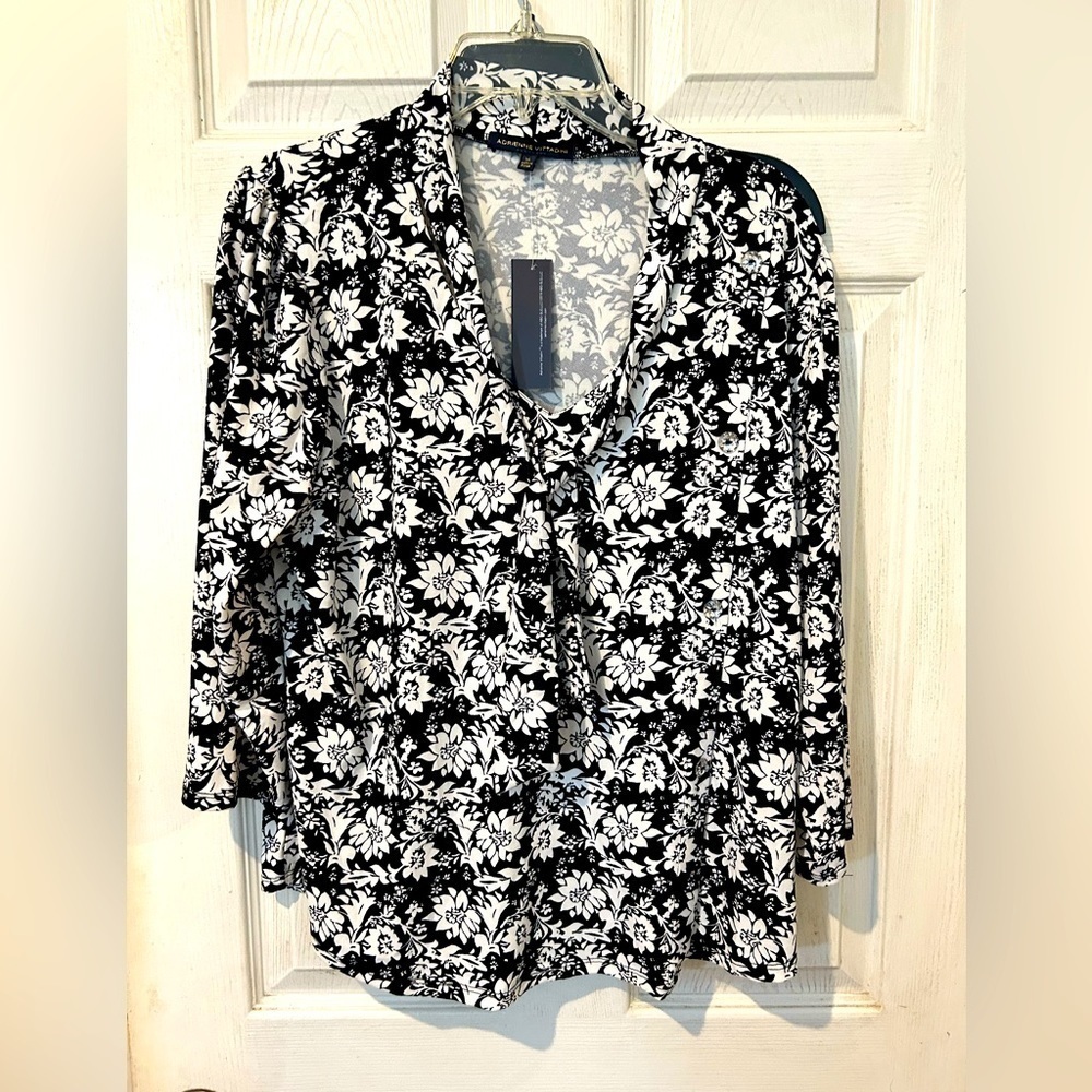NWOT Adrienne Vittadini Black/White Floral Design With Front Tie